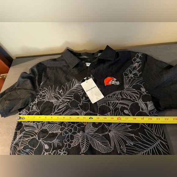 Tommy Bahama Islandzone NFL Cleveland Browns Silk Blend Hawaiian Shirt NWT - Picture 9 of 13